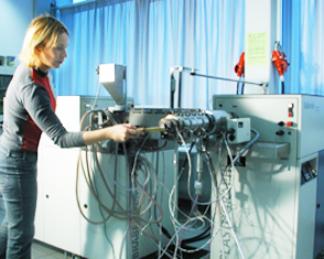 Doppenschnecken-Extruder | Brabender DSE 20/40 | Polymer Engineering Bayreuth
