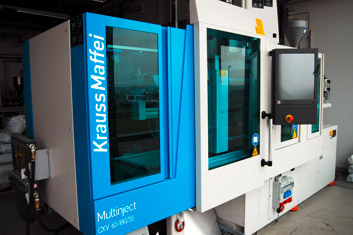 Spritzgeßmaschine | Krauss Maffei KM 65/180/55 CX V | Polymer Engineering Bayreuth Spritzgeßmaschine | Krauss Maffei KM 65/180/55 CX V | Polymer Engineering Bayreuth